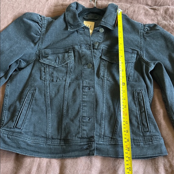 L GAP Black Puff Sleeve Classic Jean Jacket. 6 pockets total. Adjustable waist - Picture 12 of 16